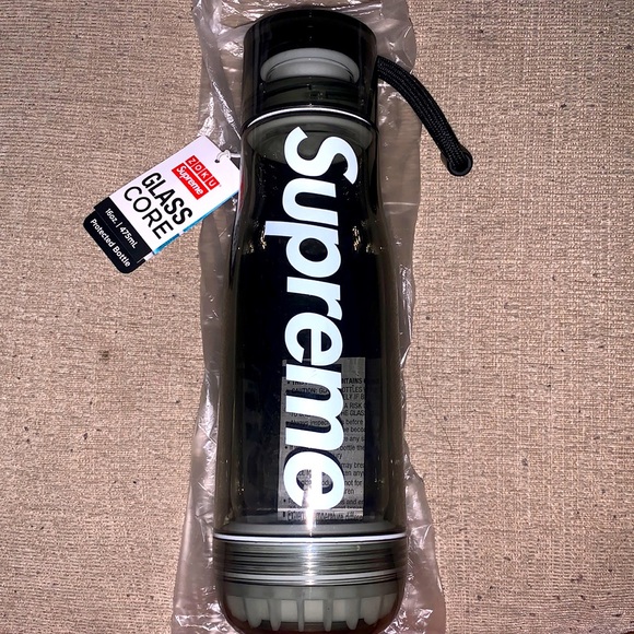 SUPREME - Picture 1 of 2
